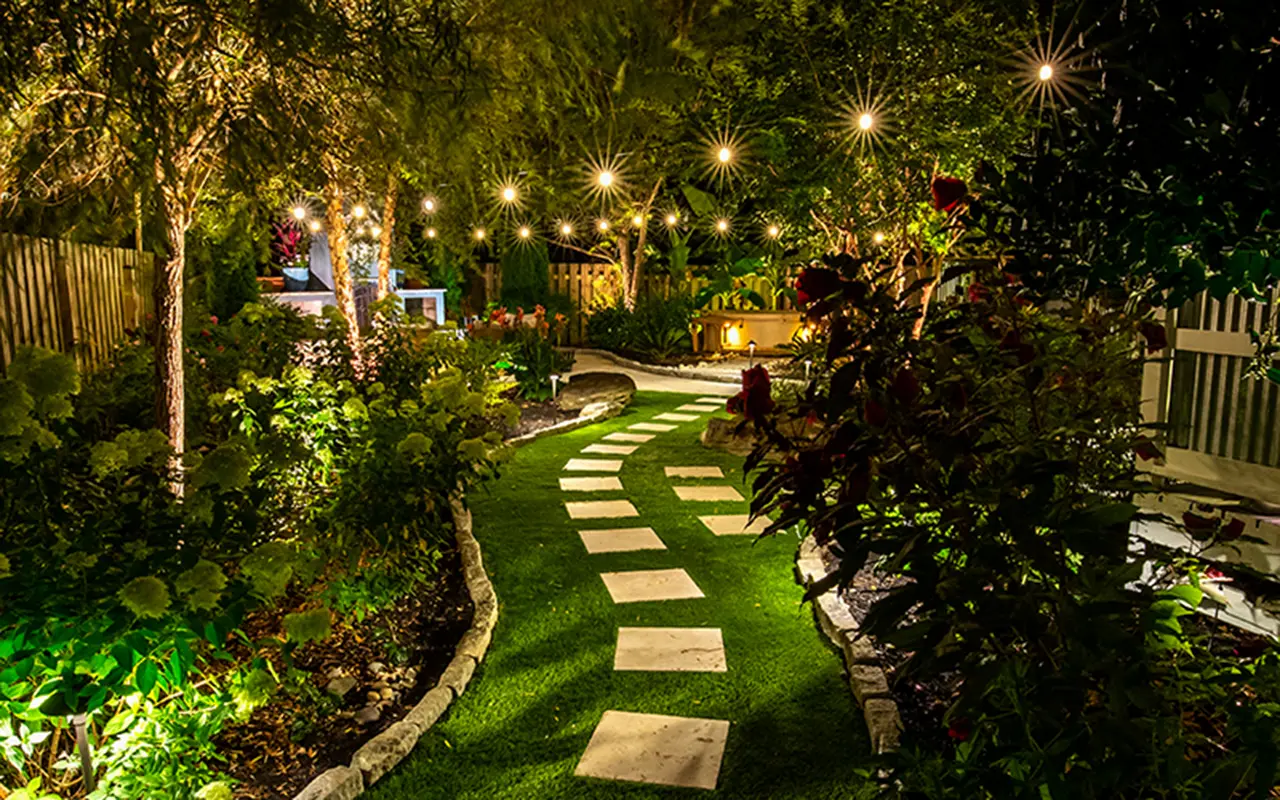 چراغ مدرن حیاطی