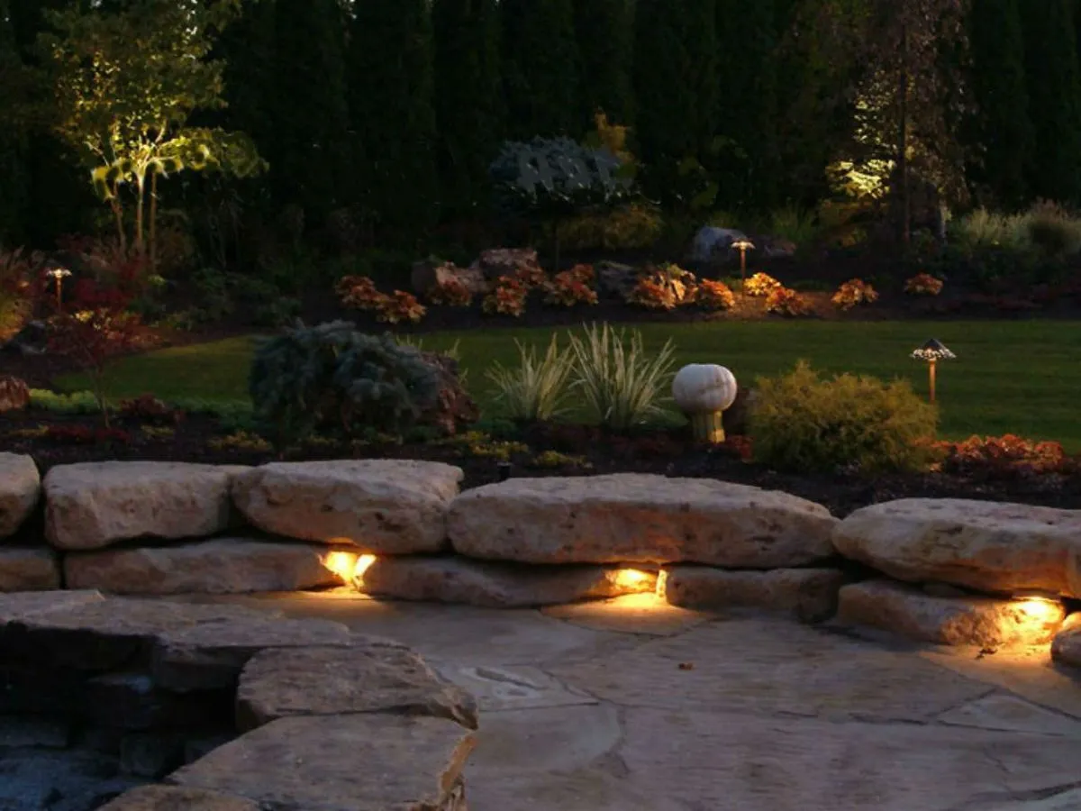 چراغ مقاوم حیاطی