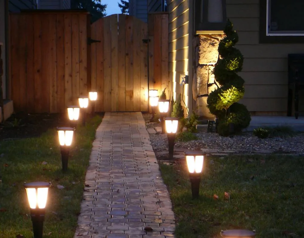 چراغ‌های حیاطی مقاوم